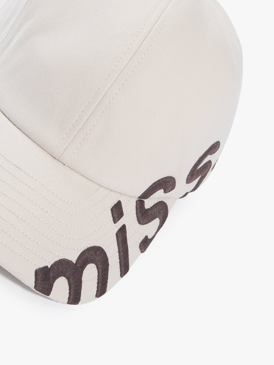 gorra de béisbol bordada