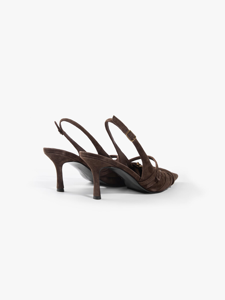 tacones altos con hebilla