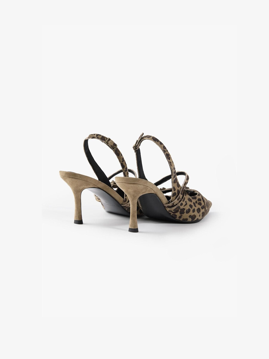 tacones altos con hebilla