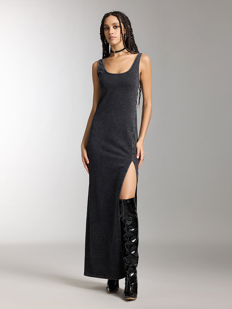 elegante vestido de mezclilla con abertura
