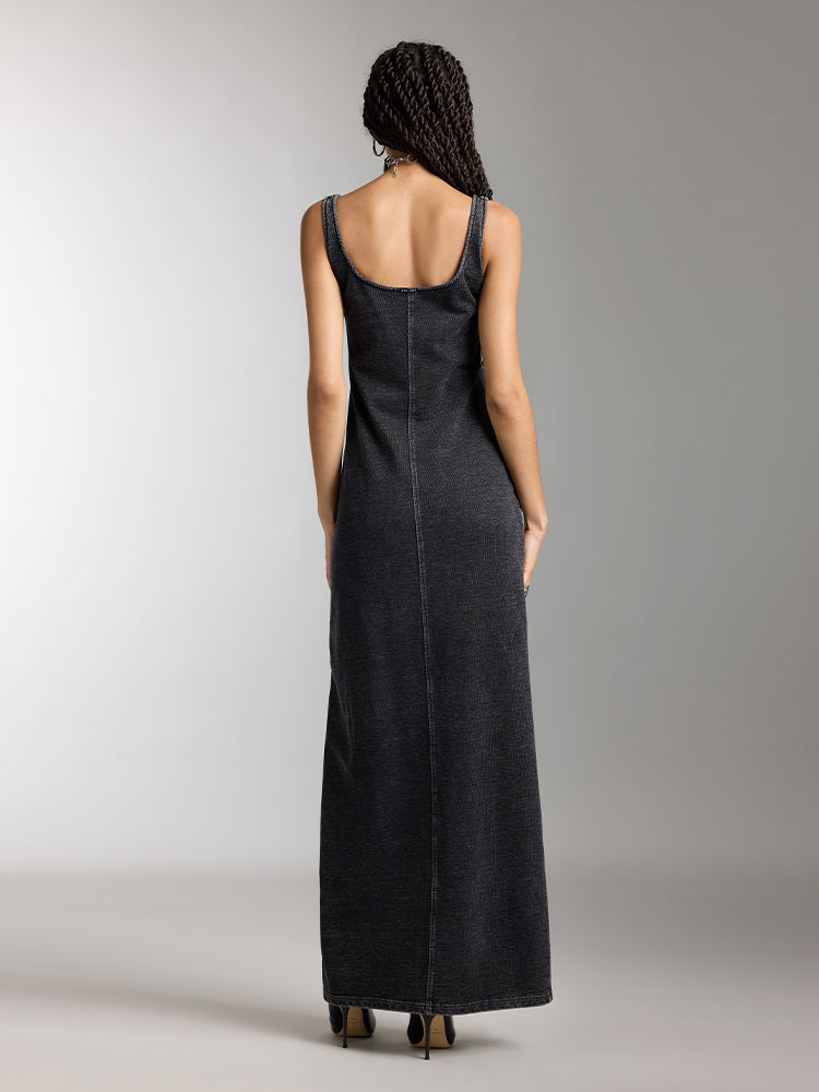 elegante vestido de mezclilla con abertura