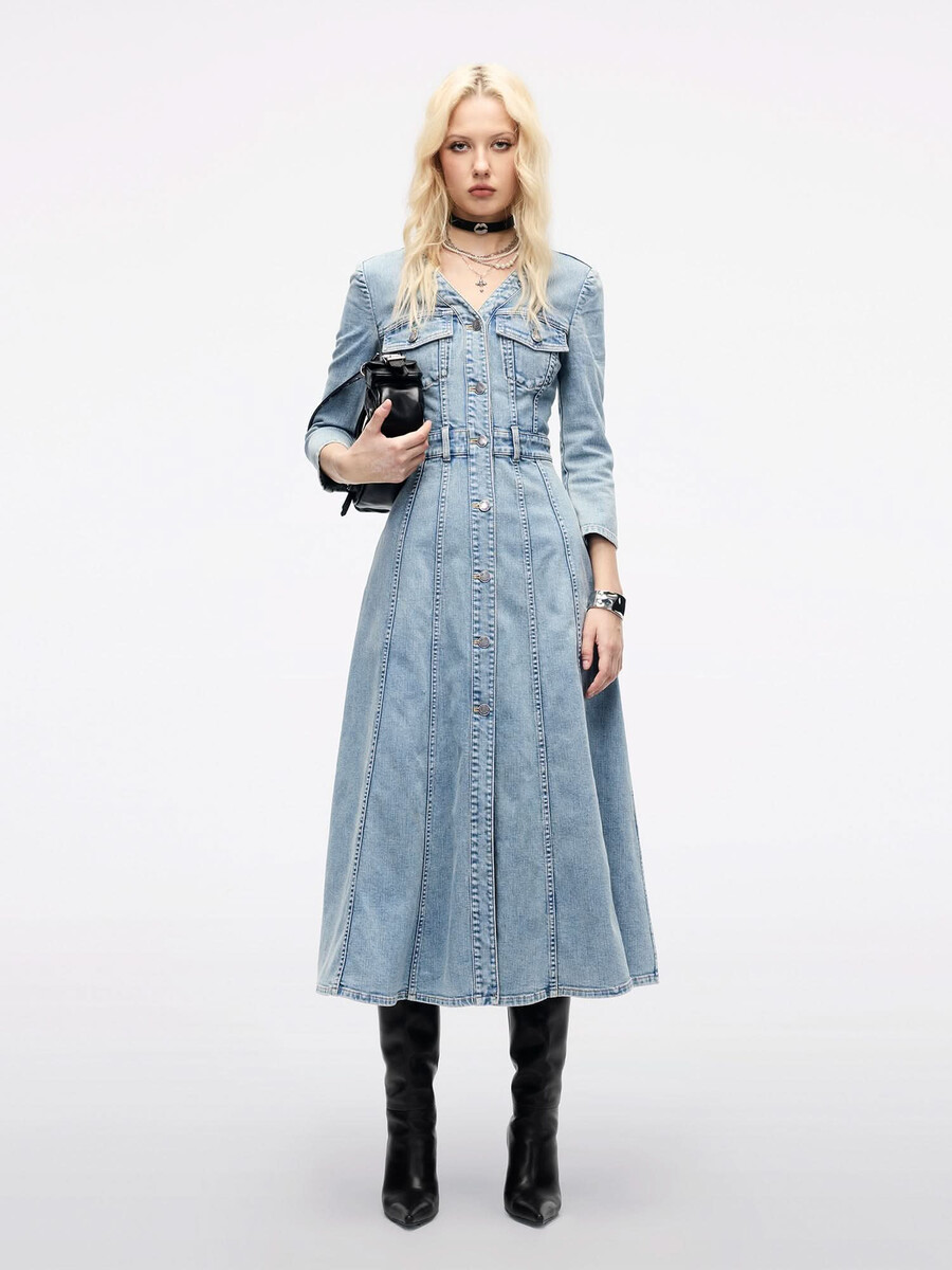 vestido vaquero plisado con cintura anudada