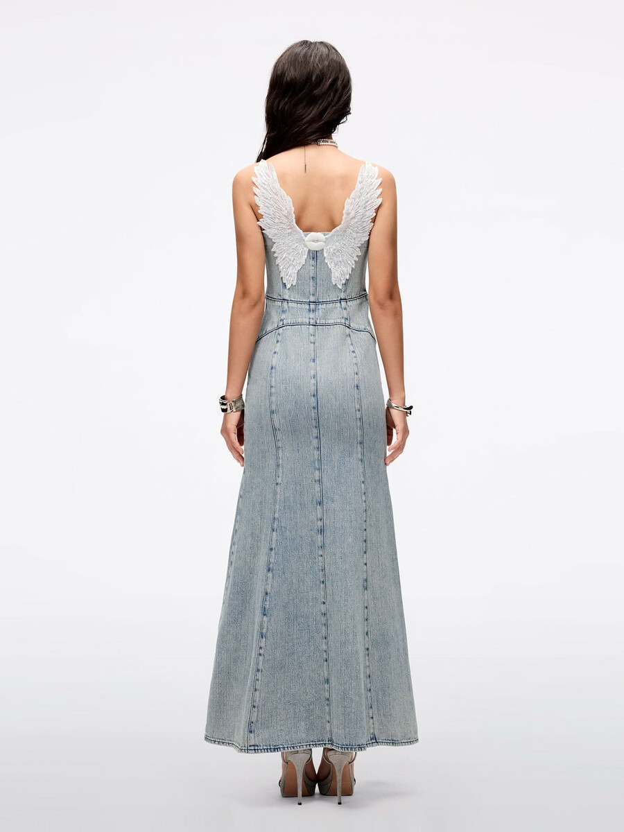 vestido lencero con cuentas y adornos de alas