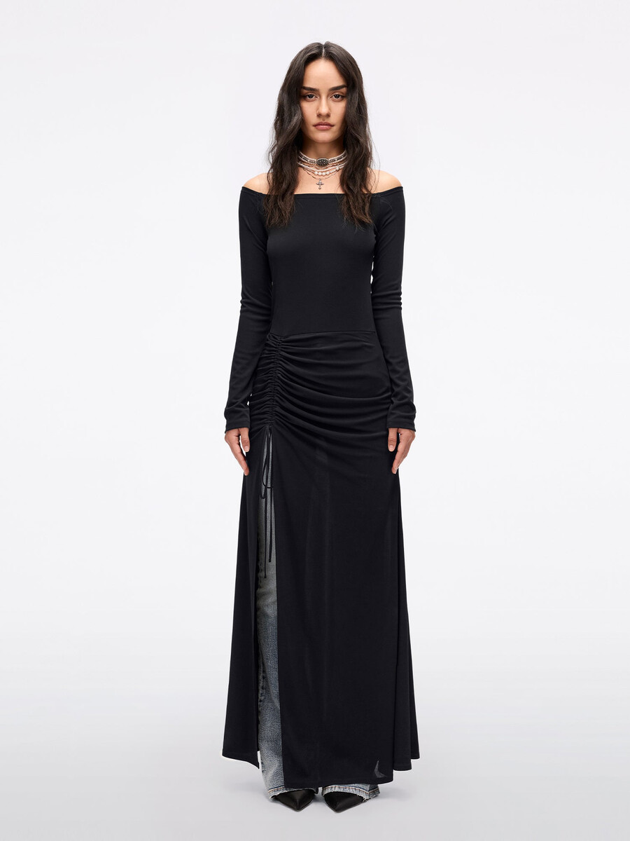 vestido negro con hombros descubiertos