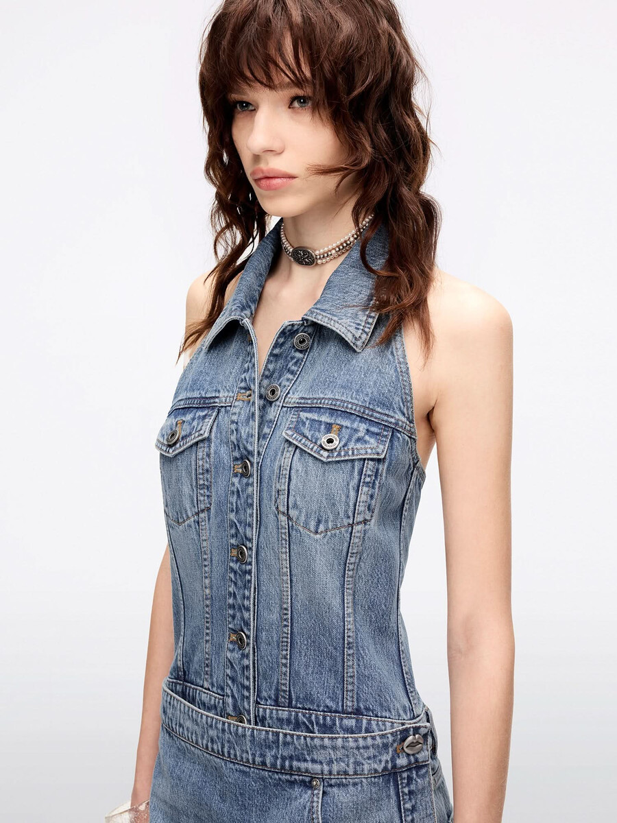vestido vaquero con cuello halter