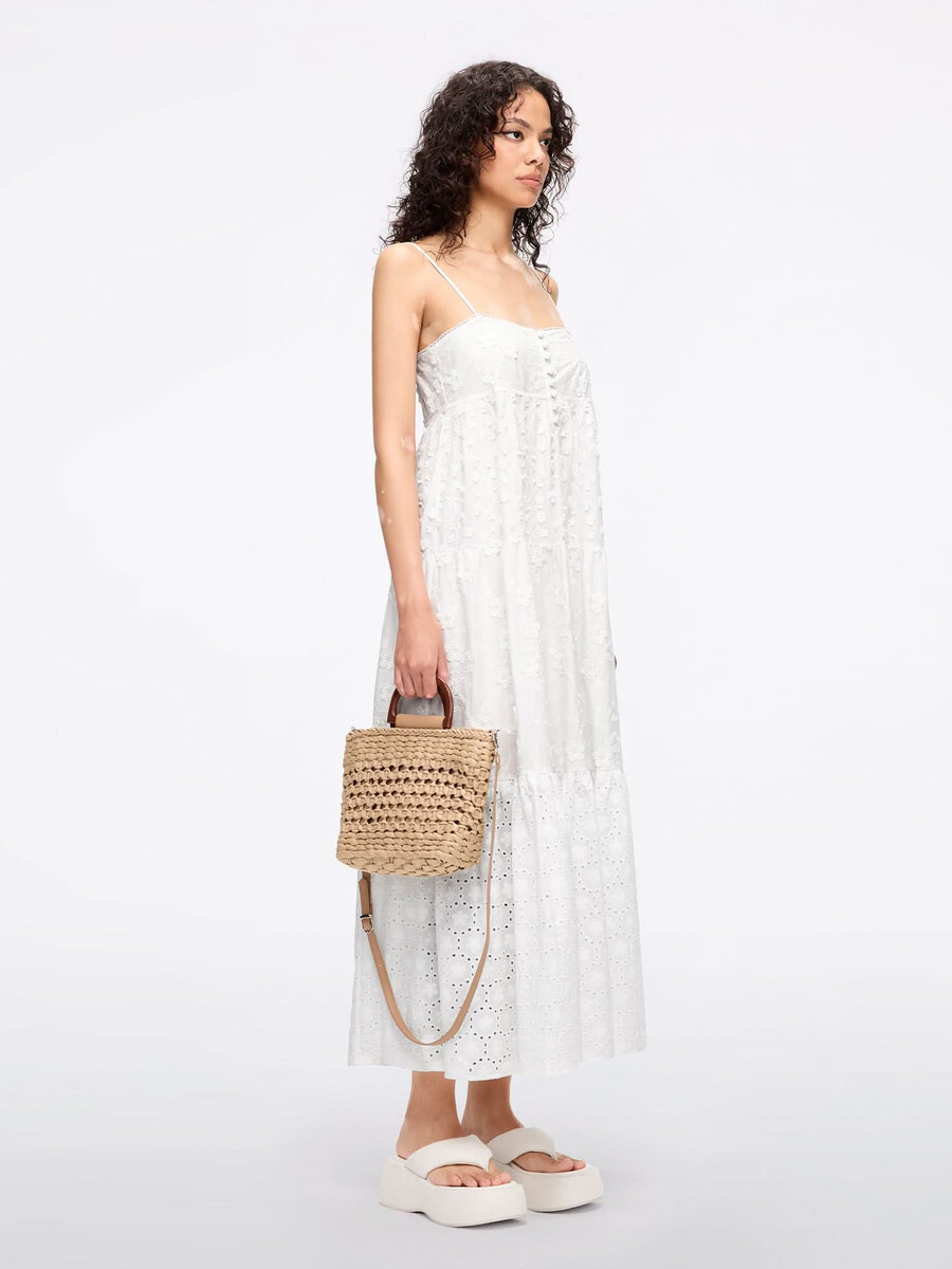 vestido de tirantes bordado