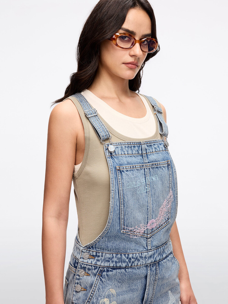 vestido vaquero con tirantes de grafiti