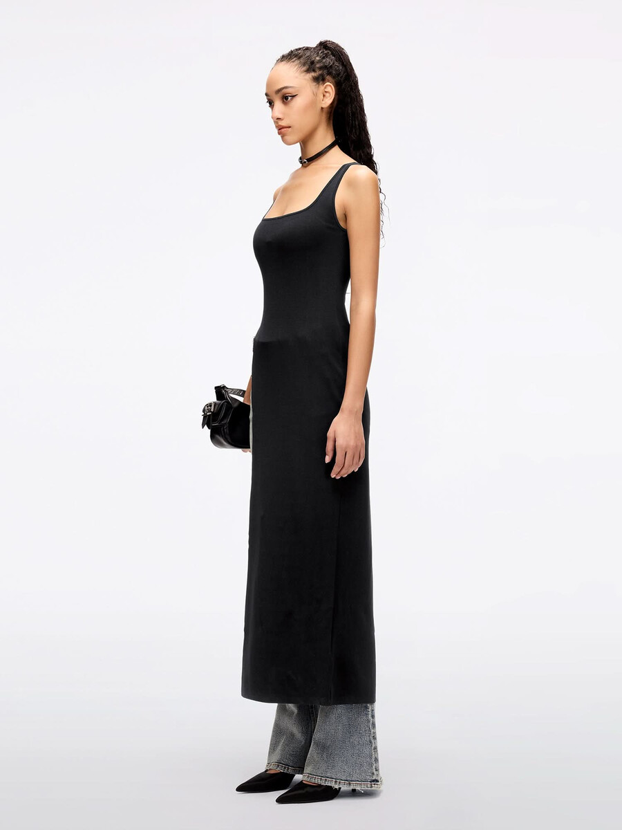 vestido sin mangas con espalda abierta
