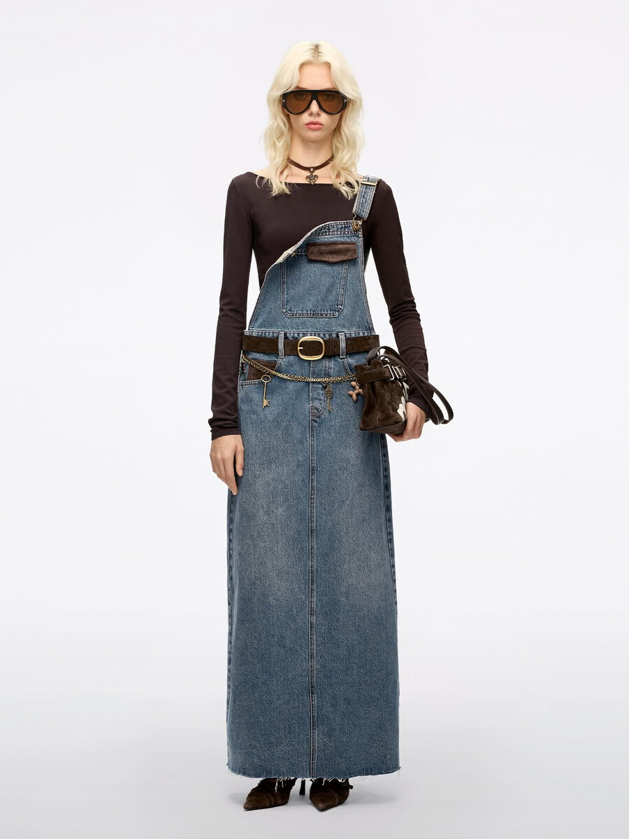 vestido vaquero con parche de cuero