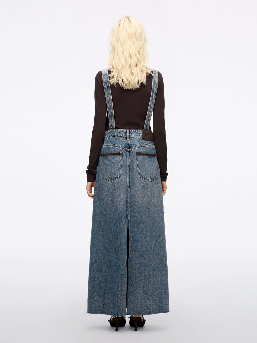 vestido vaquero con parche de cuero