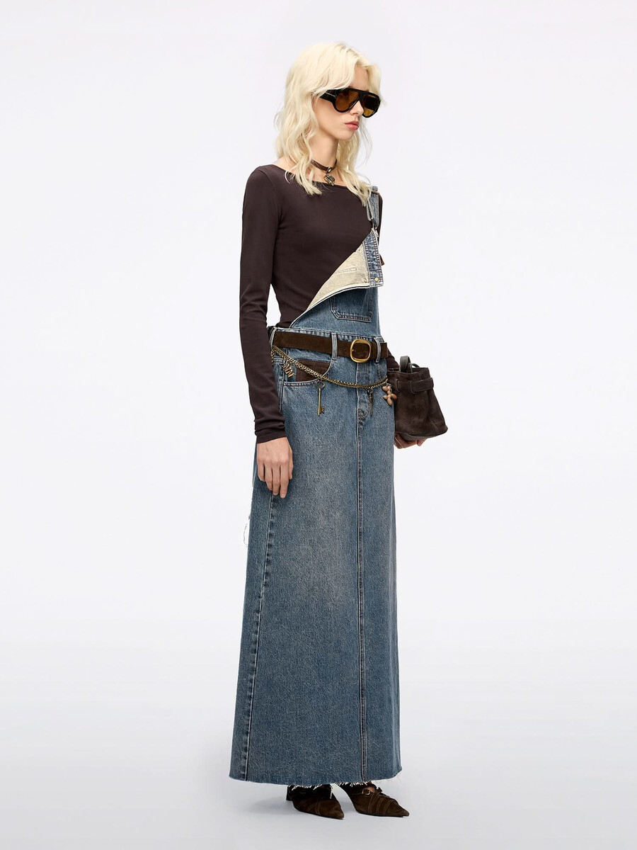 vestido vaquero con parche de cuero