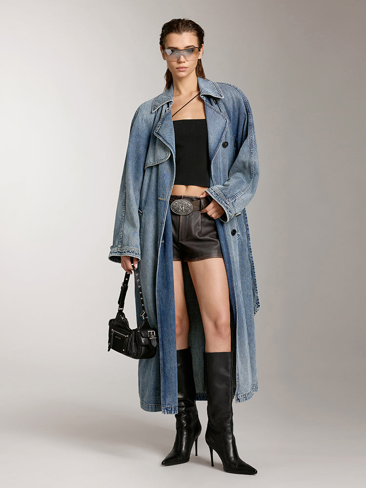 chaqueta vaquera elegante de corte largo con solapa