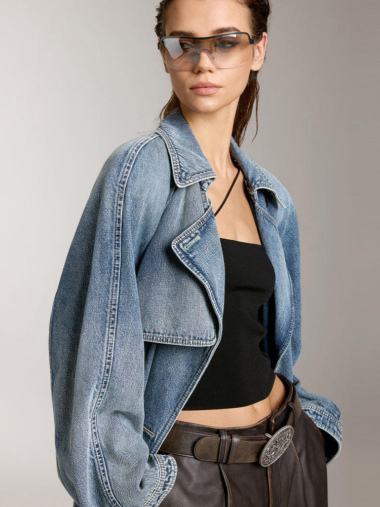 chaqueta vaquera elegante de corte largo con solapa