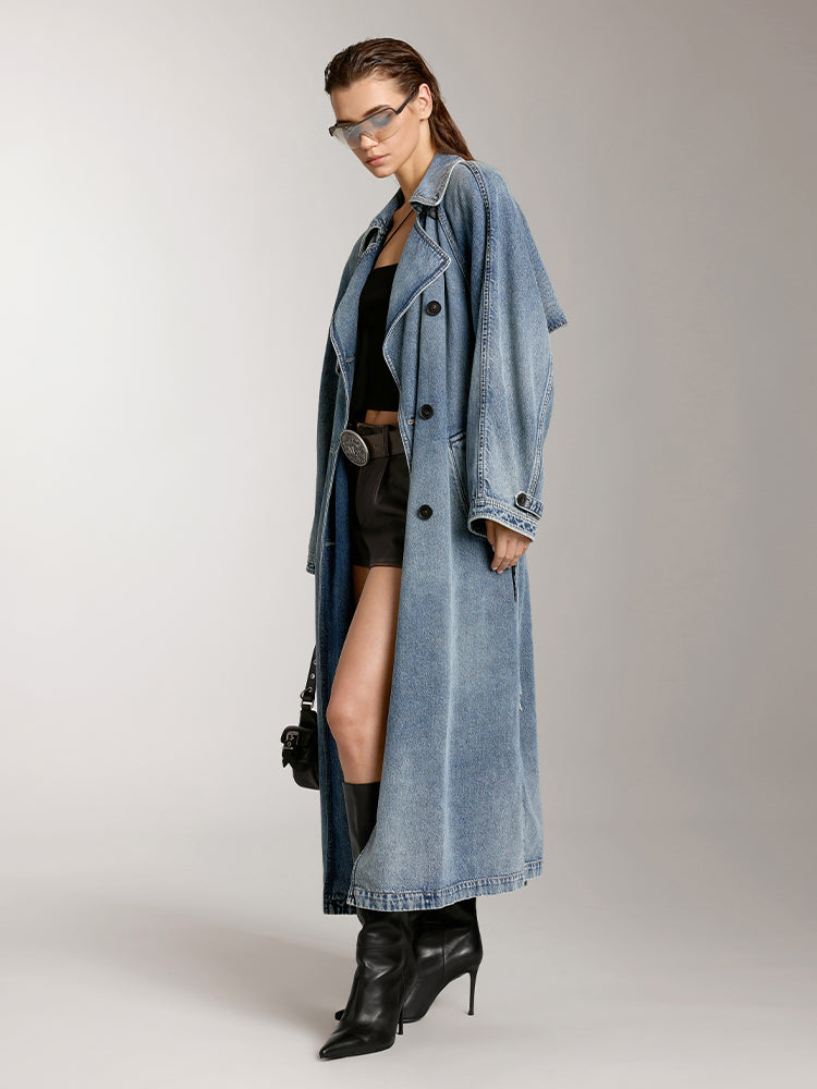 chaqueta vaquera elegante de corte largo con solapa