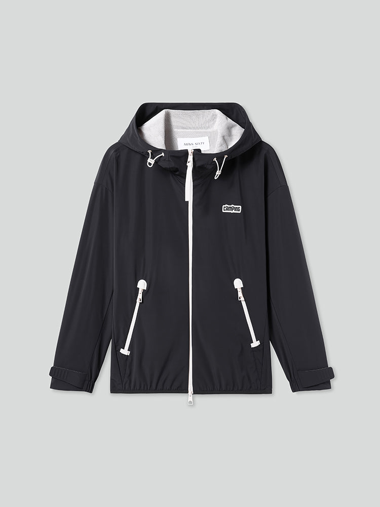 chaqueta cortavientos con capucha y doble cremallera
