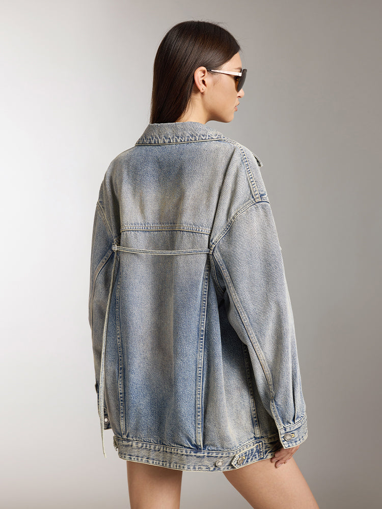 chaqueta vaquera desgastada teñida con barro