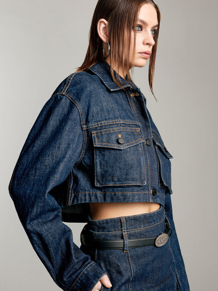 chaqueta vaquera estilo cargo con bolsillos