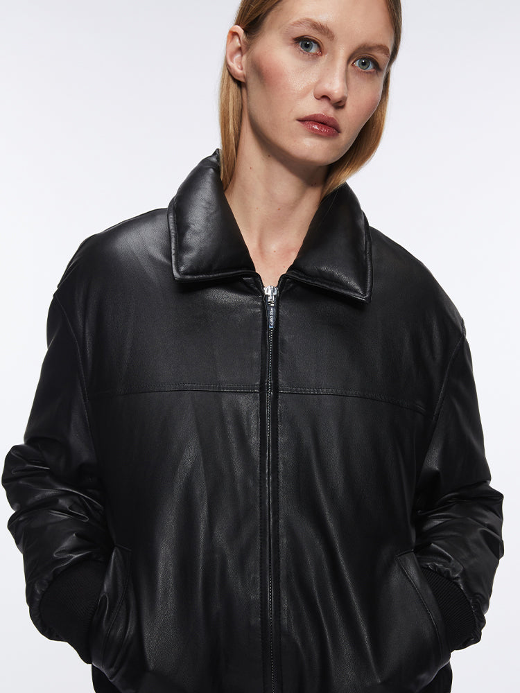 chaqueta bomber de cuero con cuello de embudo