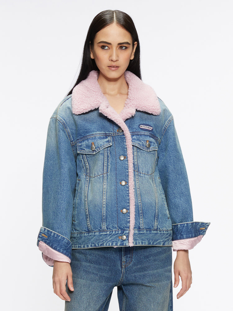 chaqueta vaquera con cuello de piel de oveja