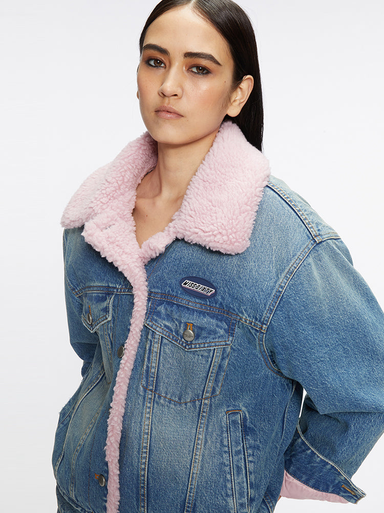 chaqueta vaquera con cuello de piel de oveja