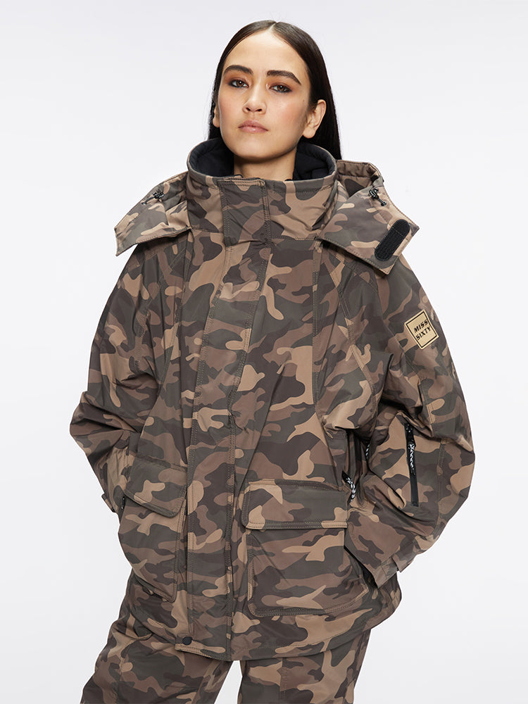 chaqueta con capucha de camuflaje