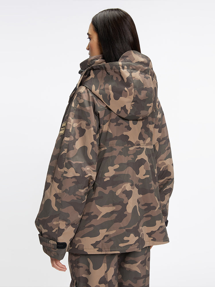 chaqueta con capucha de camuflaje