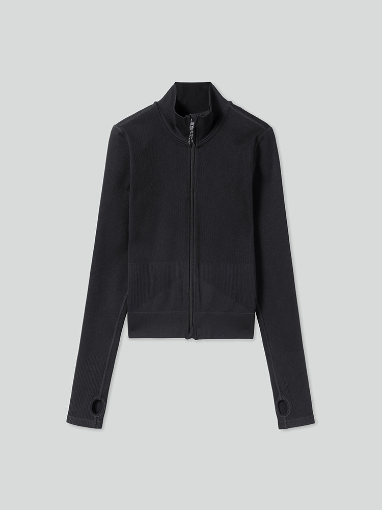 chaqueta deportiva de cuello alto y corte entallado