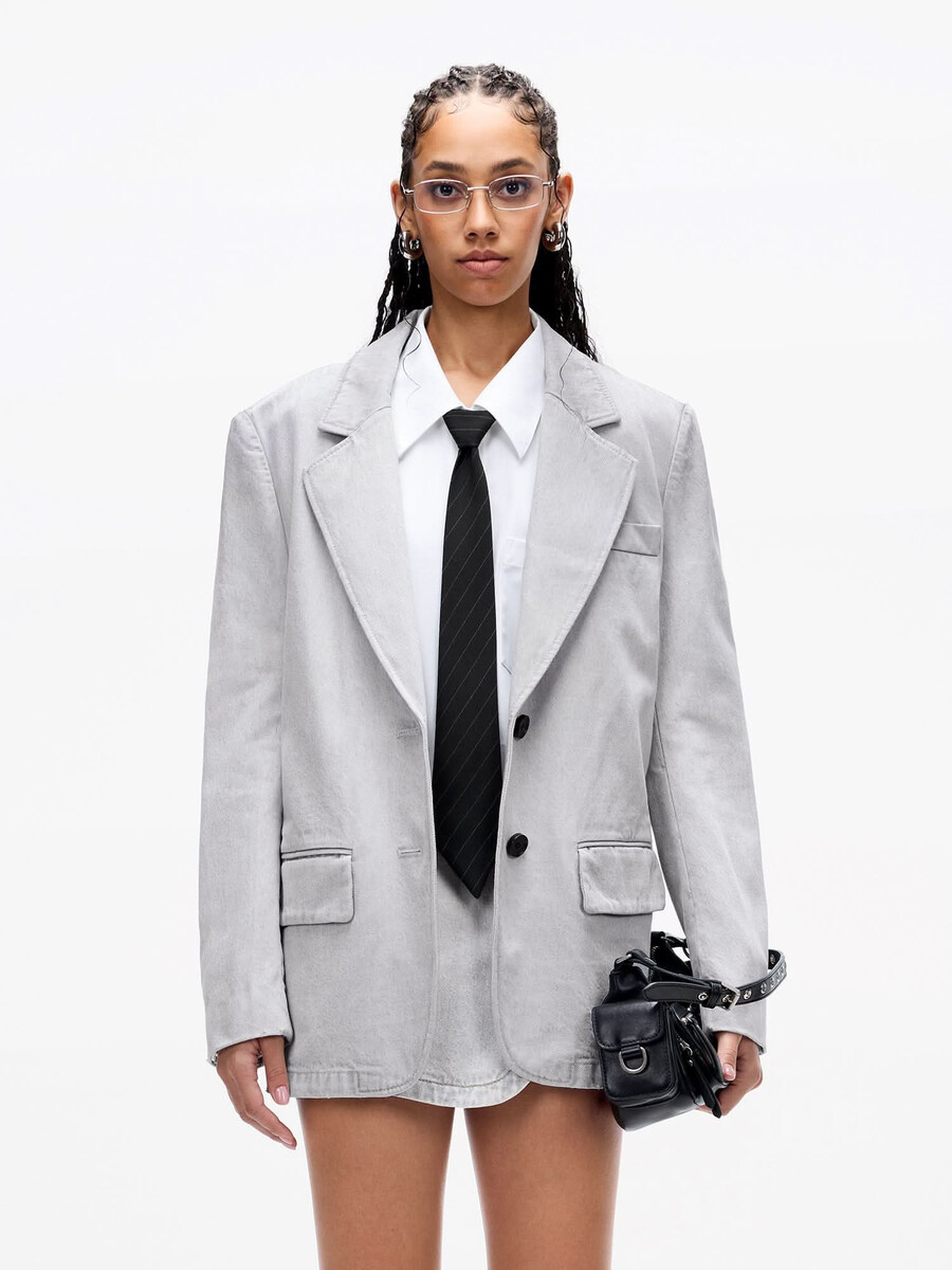chaqueta vaquera con solapa con muescas