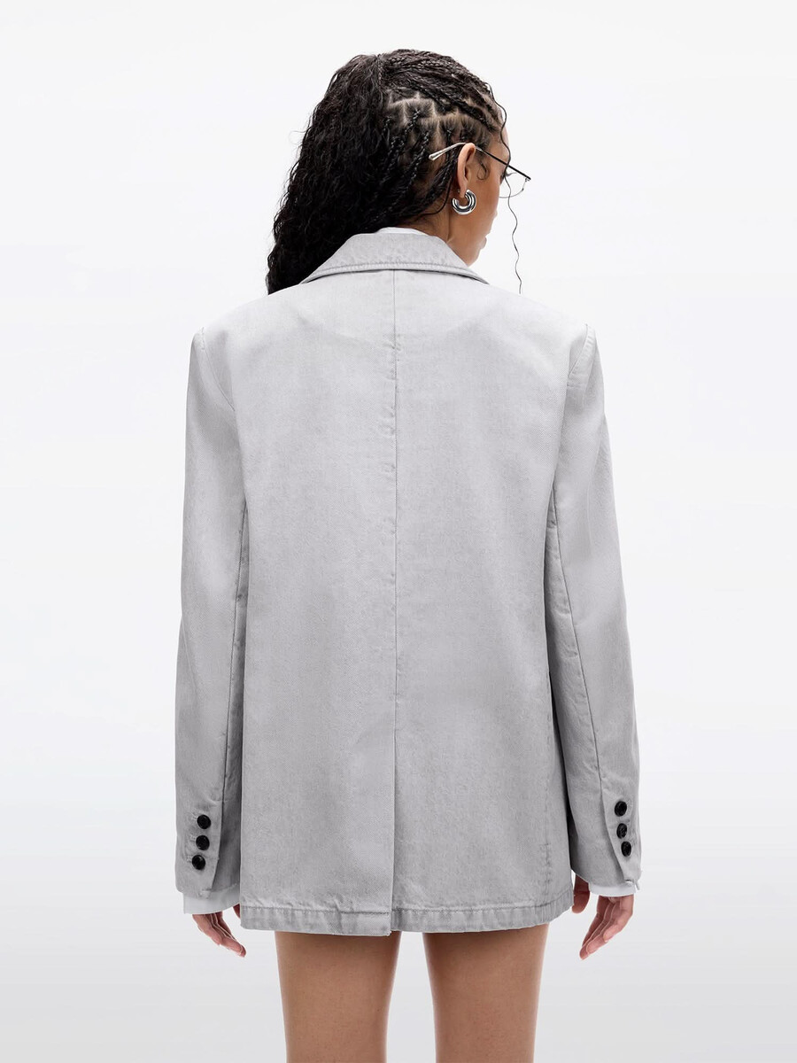 chaqueta vaquera con solapa con muescas