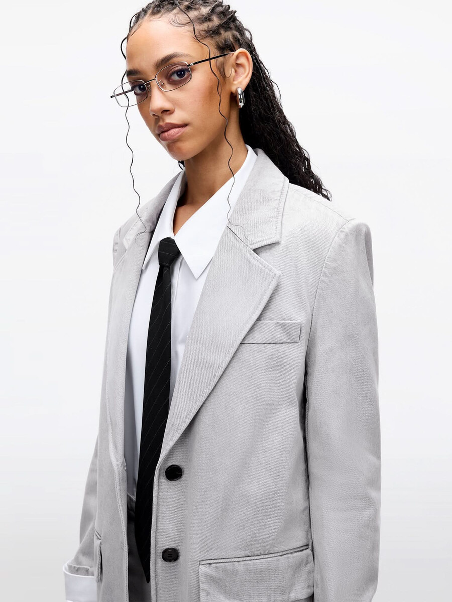 chaqueta vaquera con solapa con muescas