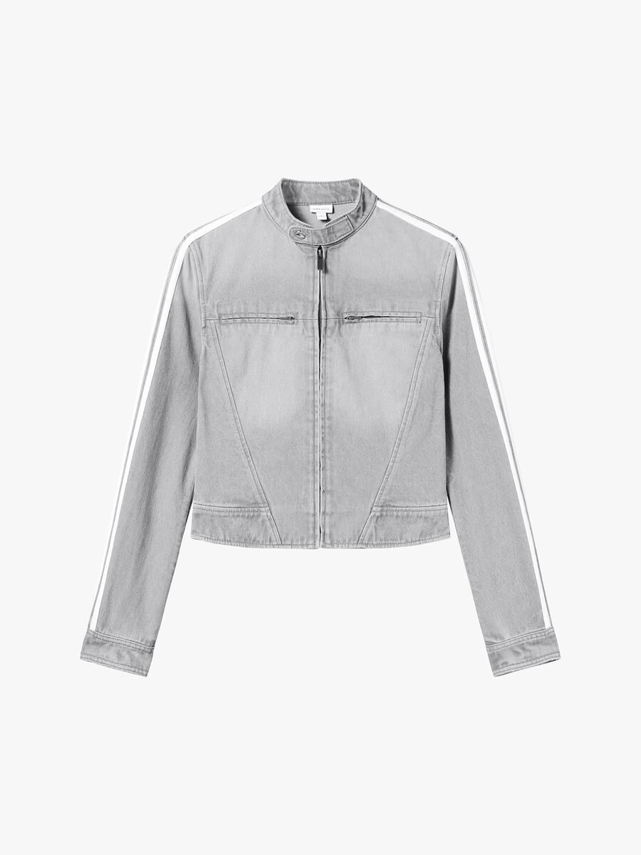 chaqueta vaquera corta con cuello alto y cremallera