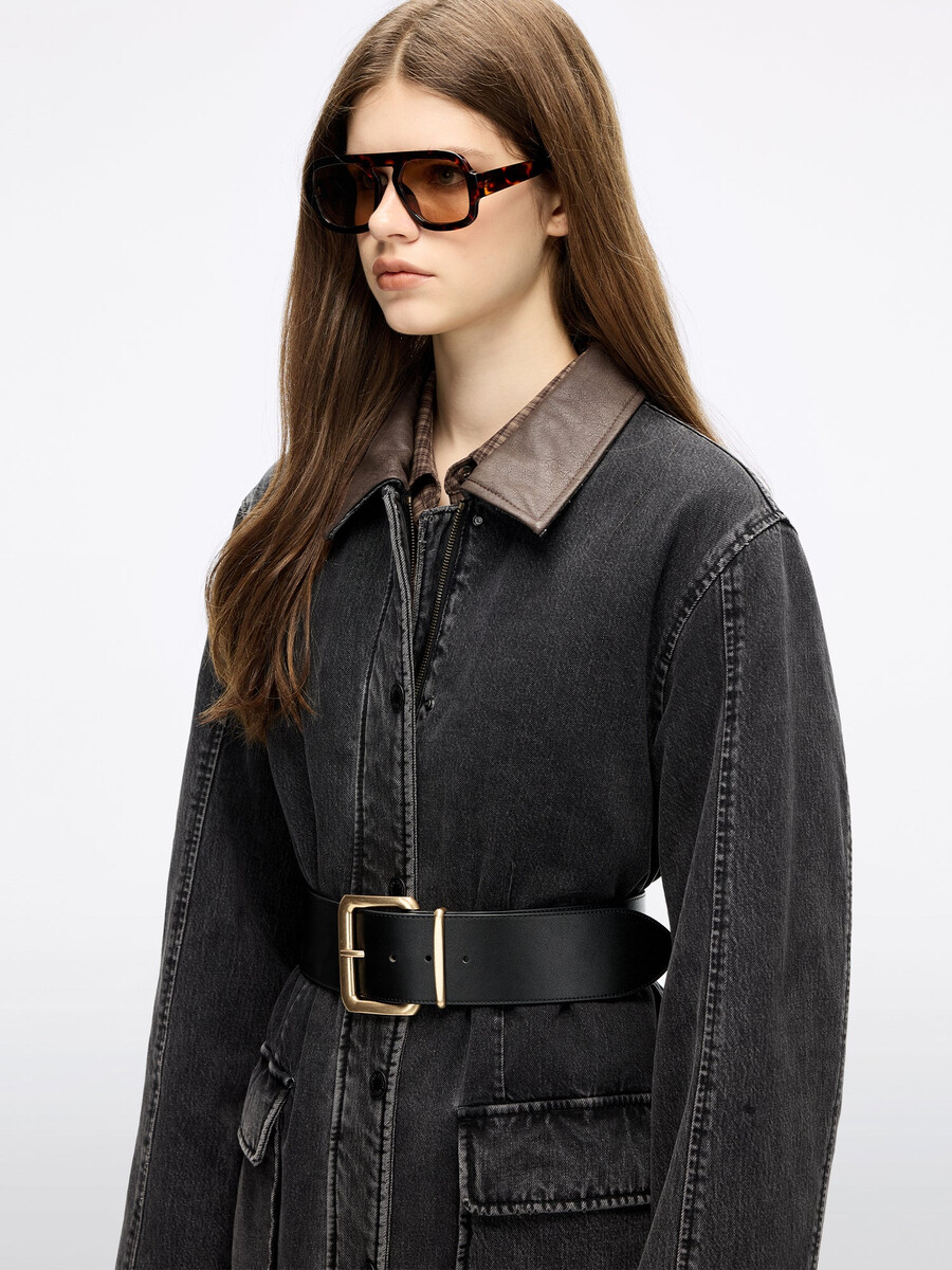 chaqueta vaquera acolchada con paneles de cuero