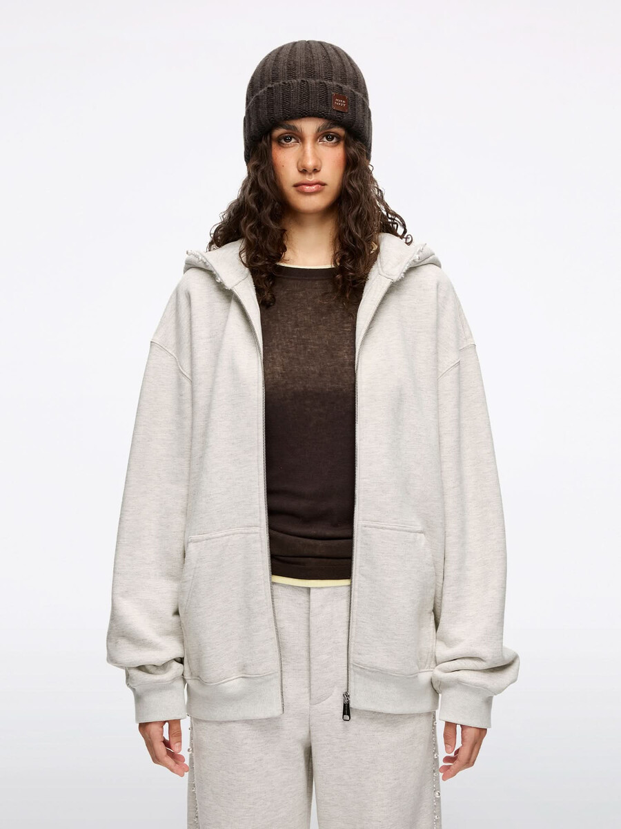 sudadera con cuentas