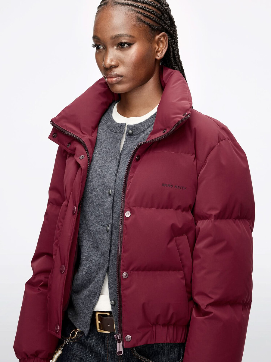 chaqueta de plumón con cuello alto