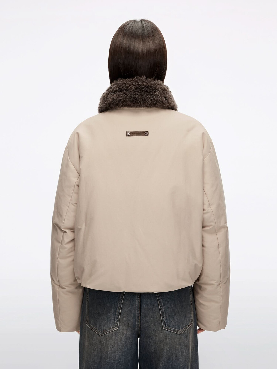 chaqueta de plumas con solapa
