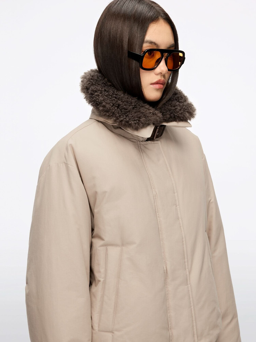 chaqueta de plumas con solapa