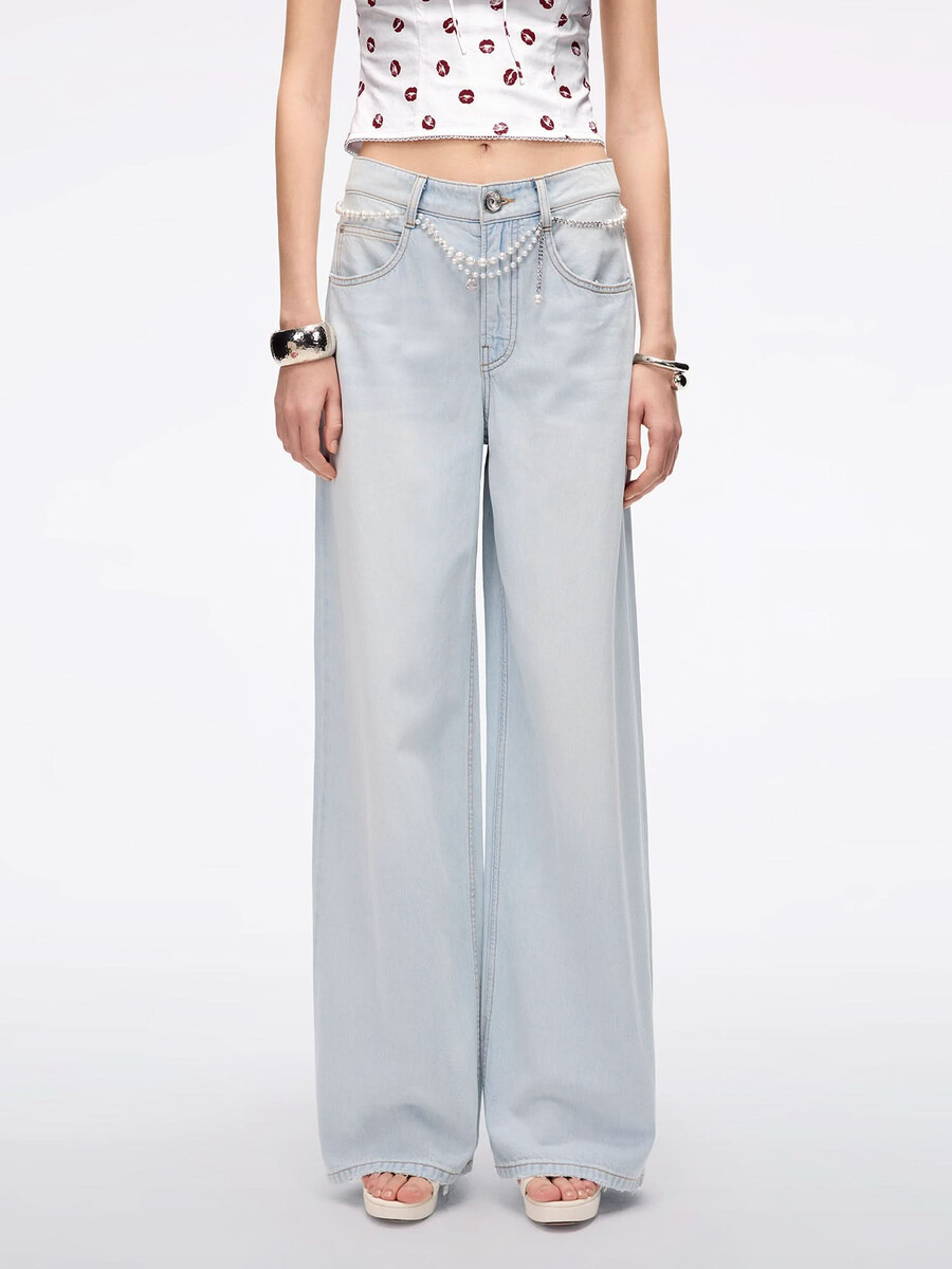 jeans de pierna ancha con cadena en la cintura