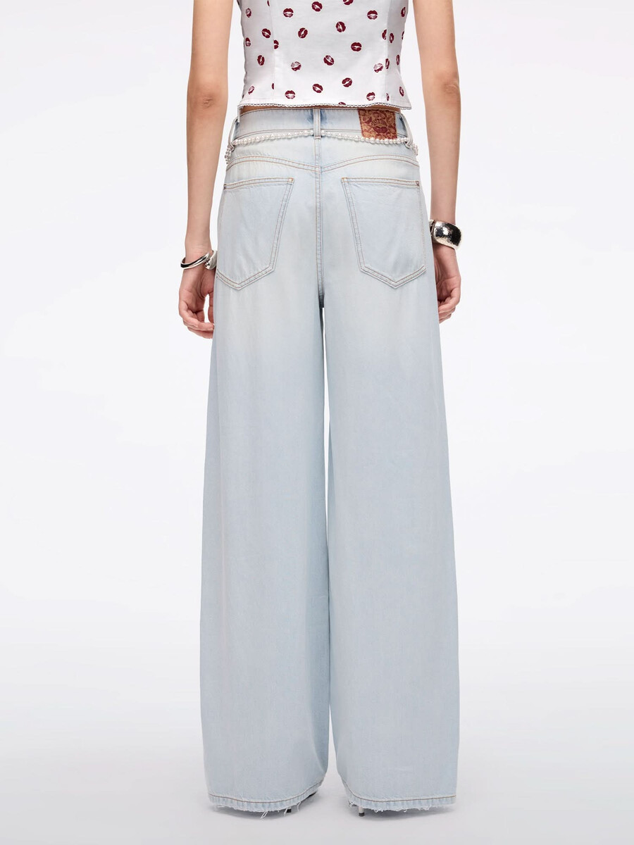 jeans de pierna ancha con cadena en la cintura