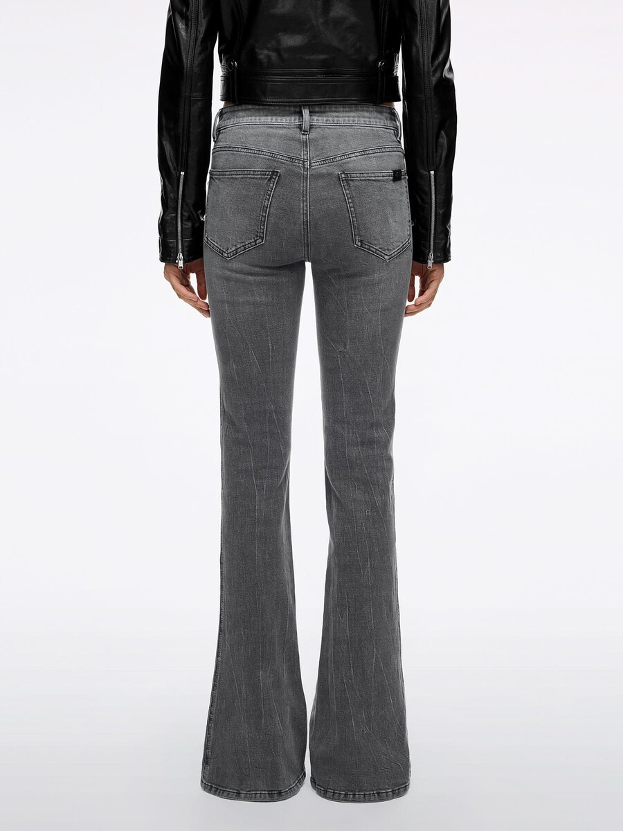 vaqueros acampanados con diamantes de imitación