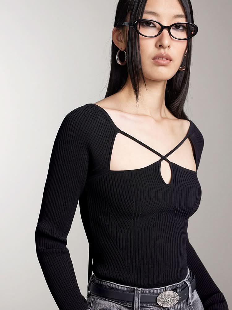 top de punto ajustado con diseño hueco