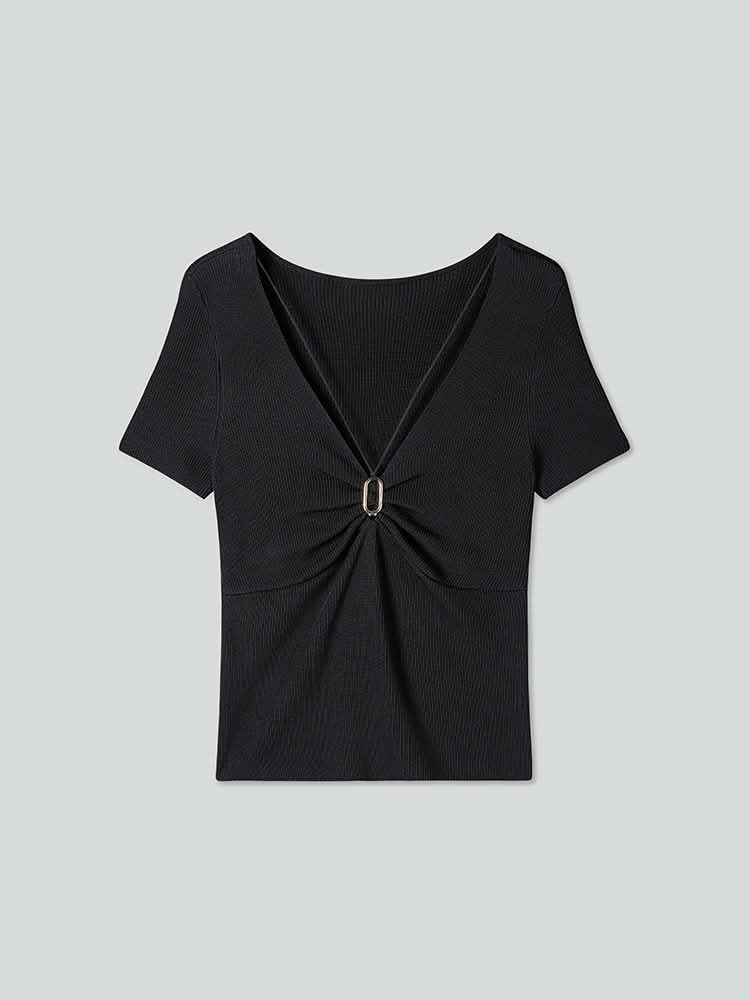 top corto con cuello en v y botones metálicos