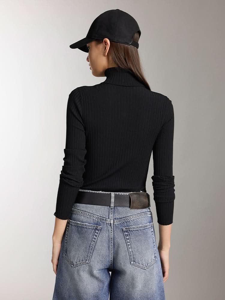 top de punto ajustado con cuello alto