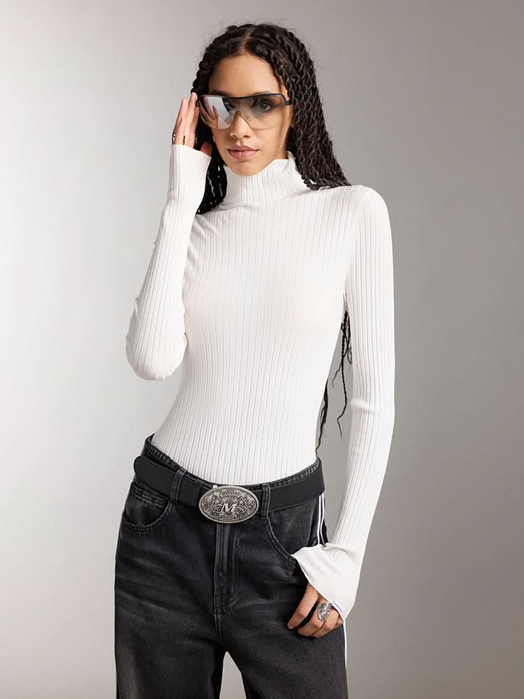 top de punto ajustado con cuello alto