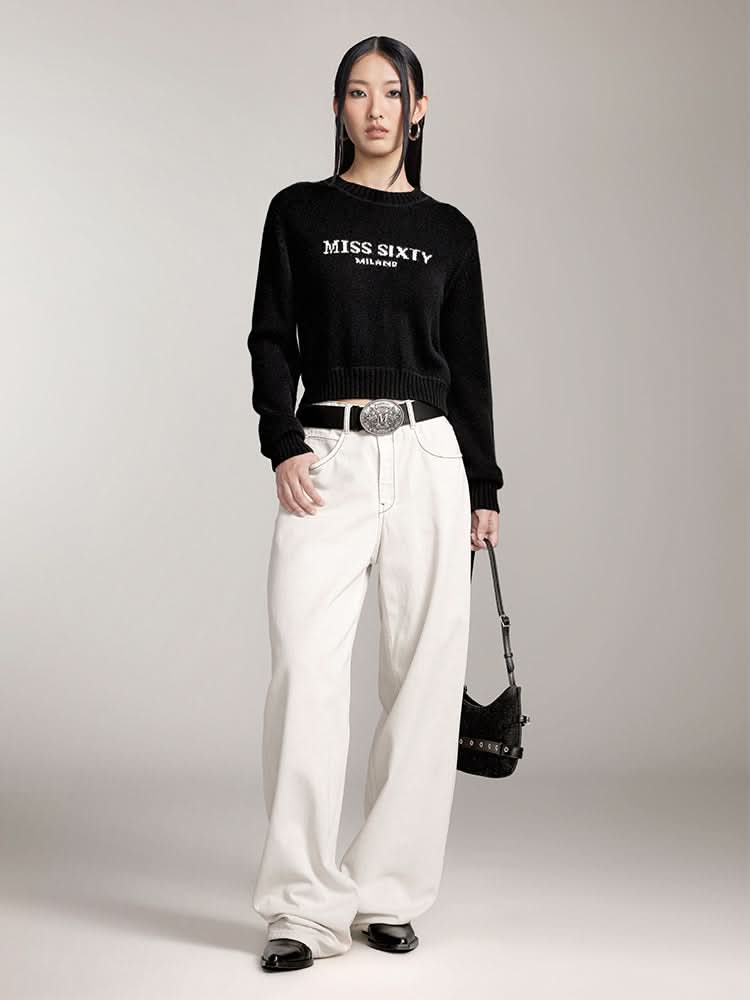 top de punto con cuello redondo y logotipo