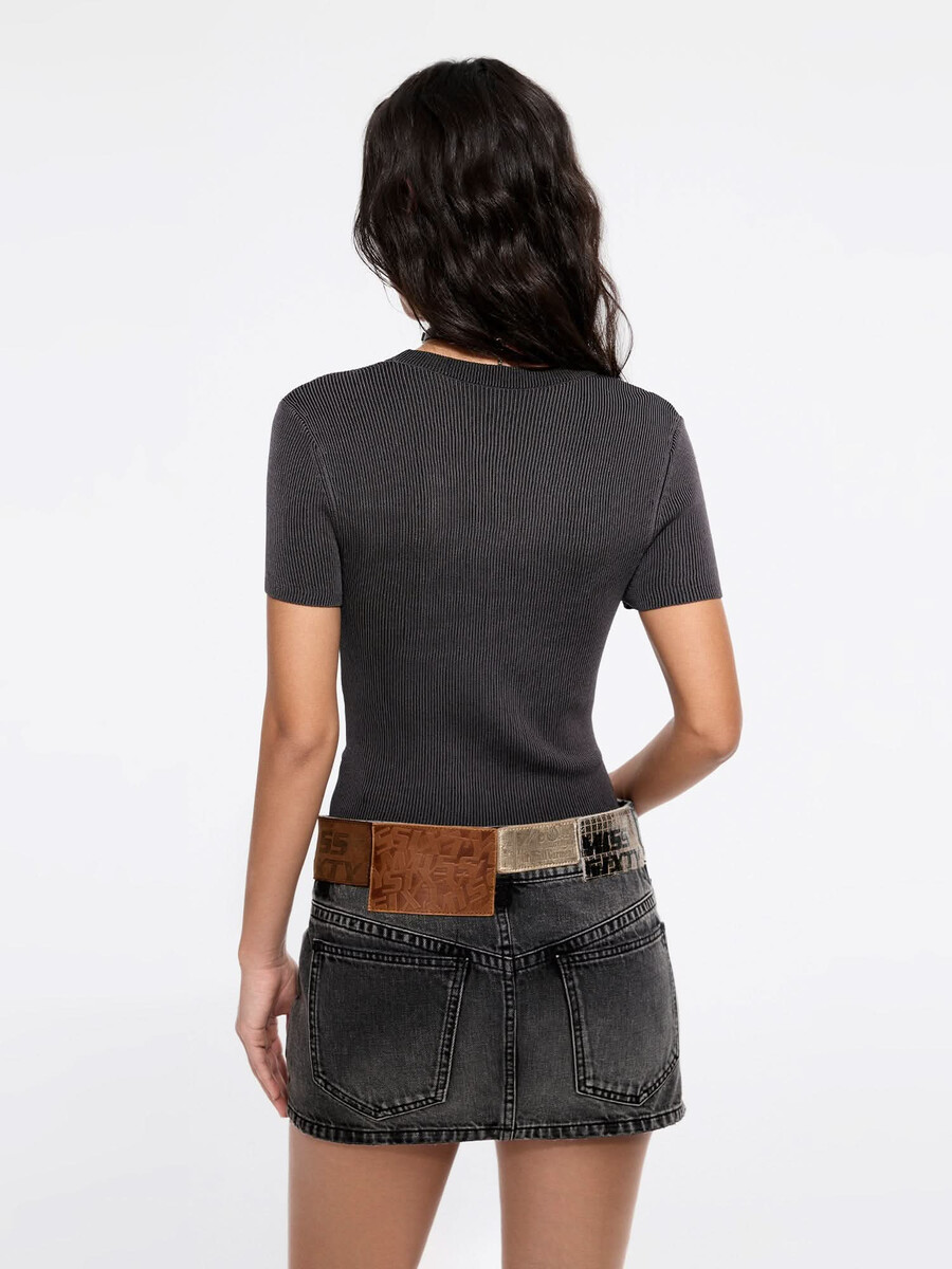 top de punto adornado con diamantes de imitación