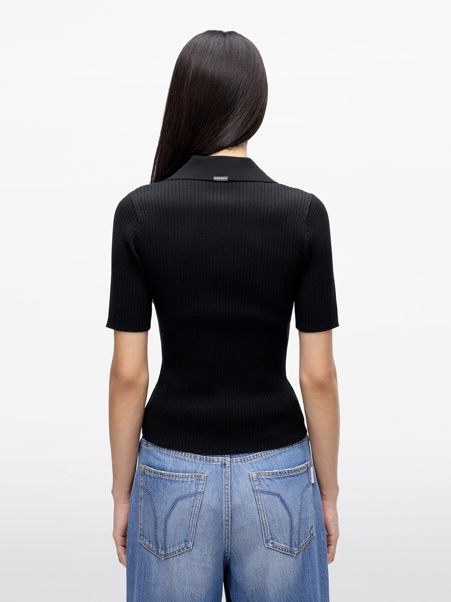 top de punto corto con cuello de polo