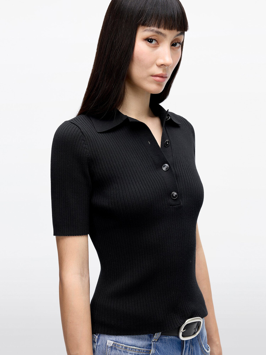 top de punto corto con cuello de polo