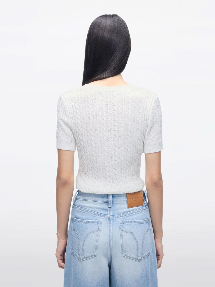 top de punto con cuello en v