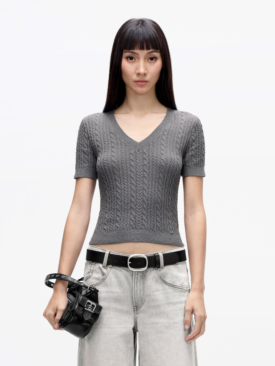 top de punto con cuello en v