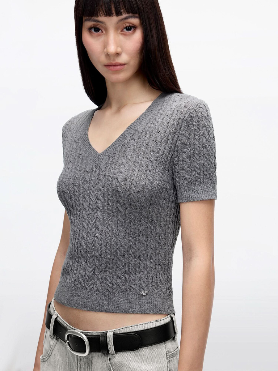 top de punto con cuello en v